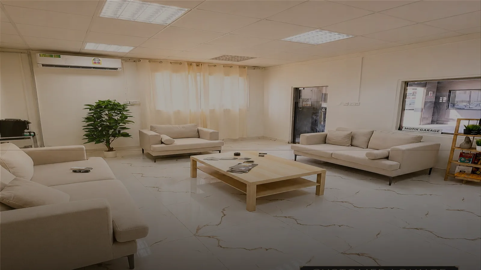 MOTIX Garage customer lounge